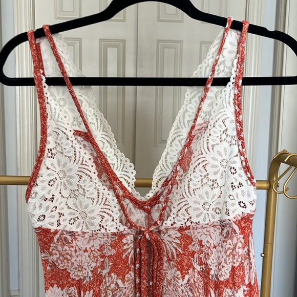 Like new- Free People sundress. Lace detailing with tie back. - Picture 3 of 3